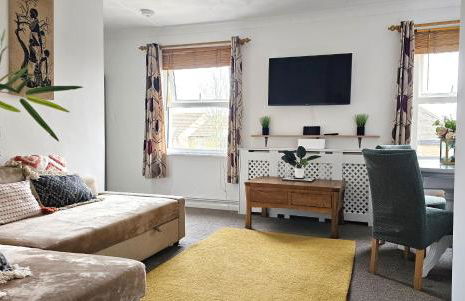 2 bed apt w/ private parking close to town centre - Foto 3