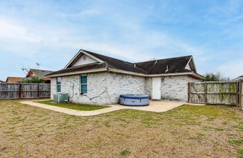 Patio and Hot Tub Home 6 Mi to Downtown Brownsville - Foto 24