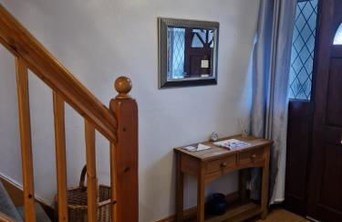 Hereford City - Goldcrest House - 4 Bedroom House With Parking, Located Very Close To City Centre & River Wye - Sleeps Up To 6 Guests - Hosted by RENTMYHOUSE - Photo 22