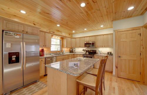 Maggie Valley Cabin with Private Hot Tub and Game Room - Foto 11