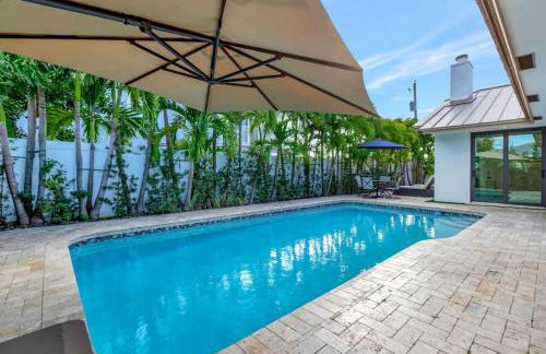 Lynoras Luxe Estate 3 bedroom 3 bath with Modern Design and Heated Pool - Foto 27