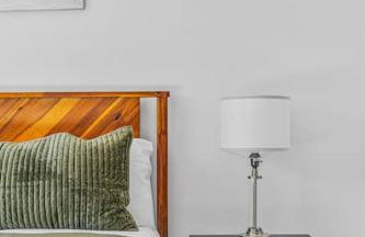 Modern 4BR Retreat in Uptown! - Foto 25