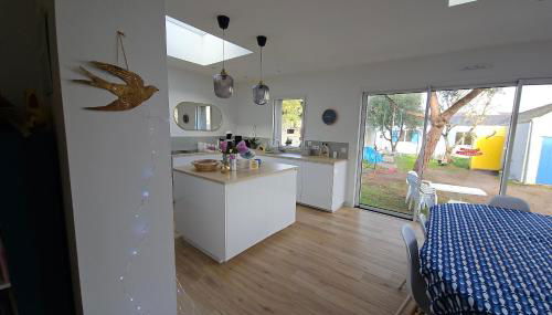 Deux maisons reunis par le jardin et sa cabine de plage, à 8min à pieds des plages et de l'océan - Foto 5