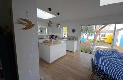Deux maisons reunis par le jardin et sa cabine de plage, à 8min à pieds des plages et de l'océan - Foto 5