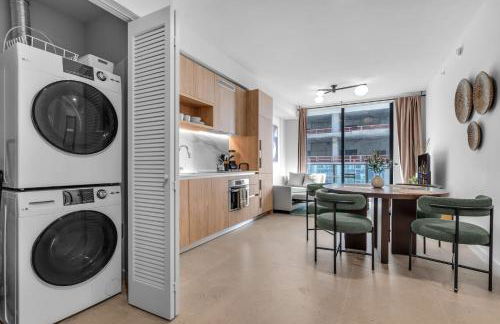 Modern Chic 1BR Downtown with Rooftop Pool & Views - Foto 21