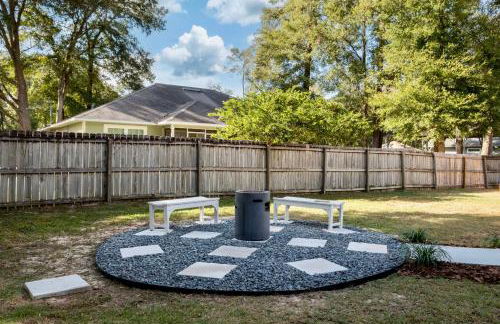 The Recharge - Springs , Tesla & EV Station , Pets - Foto 15