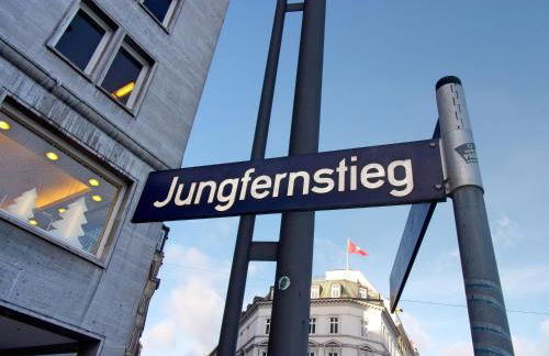 Jungfernstieg Family & Business Apartment - Photo 8