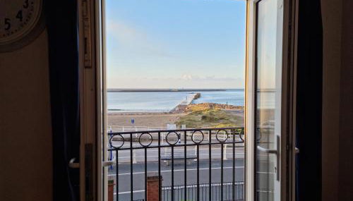 Beach View Couples Retreat Aberavon Beach Direct Seafront panoramic Sea Views large driveway parking - Foto 1