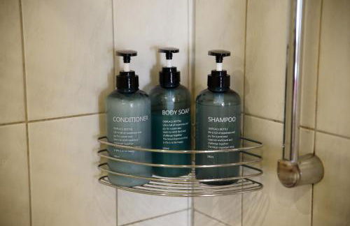 BAT Home Solutions Trier-Euren - alles was ein Hotel nicht bietet - 35 qm Ferienwohnung, Heimkino, Wallbox, Küche für 4 Personen - Foto 5