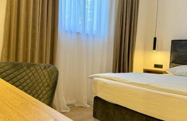 LUX Apartments - Photo 18