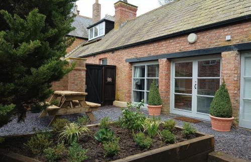 The West Wing at Eriviat Hall Hot Tub - Photo 21