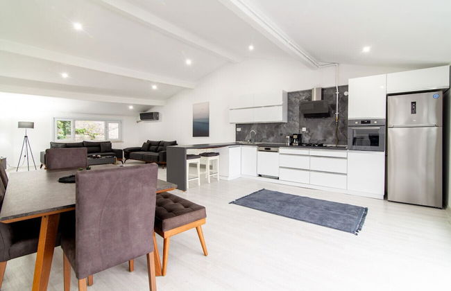 Sleek House With a Lovely Terrace in Besiktas - Foto 10