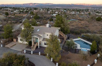 Heated Pool and Jacuzzi, Scenic Mountain View, Lux and Cozy, - Foto 3
