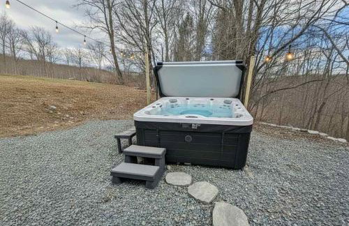 Chic Renovated Chalet with Private Pond - Photo 23