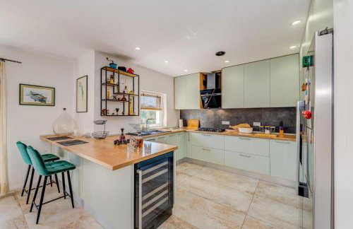 Villa Gariful, Sleeps 8 with Pool & Pet Friendly - Photo 13