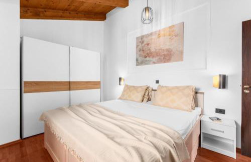 The Village - Foto 25