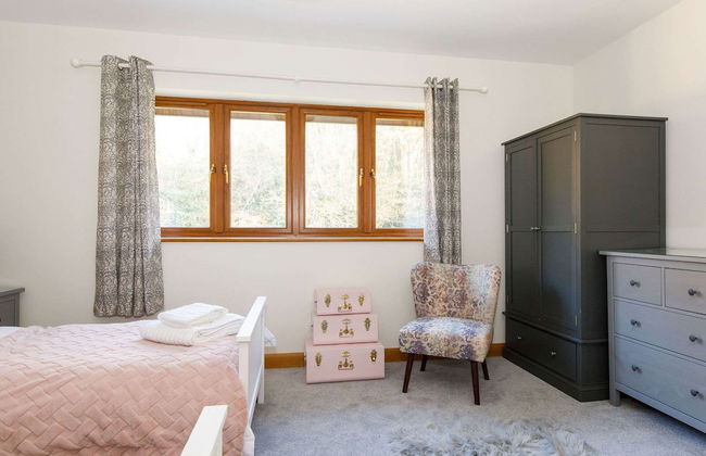 Serene Riverside 6BR Luxury Retreat in Curdridge - Photo 78