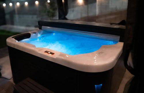 Enchanting Garden with Luxe Jacuzzi Spacious Yard - Foto 45