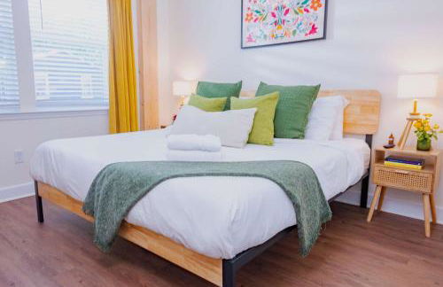 The Botanical Suite Newly Built Upscale Central - Photo 3