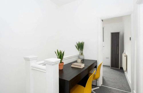 Modern 3 Bedroom Home with Parking in Southend - Foto 19