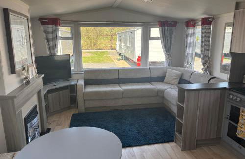 Sea Breeze Retreat 2 Bedroom Pet Friendly Caravan in Clarach Bay - Foto 7