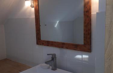 Dom nad jeziorem z linią brzegową - Foto 7