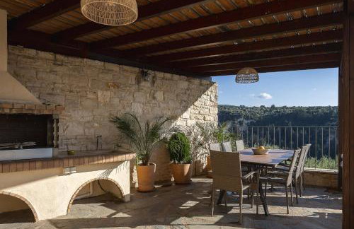 Ilys Home, a Country-chic Retreat with Pool & BBQ, By ThinkVilla - Photo 5