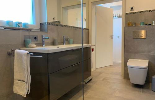 Erstklasssige moderne Apartwohnung 85 qm mit Terrasse und Garten - Foto 8