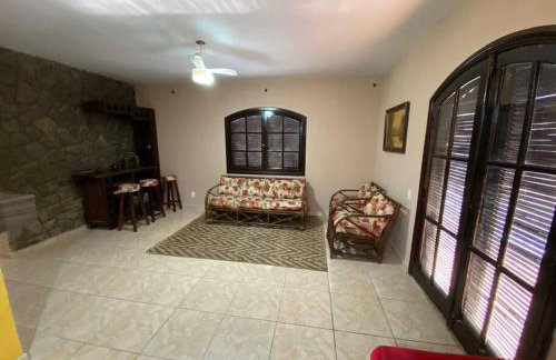 Ampla casa em condomínio a 300mt da praia - Foto 11