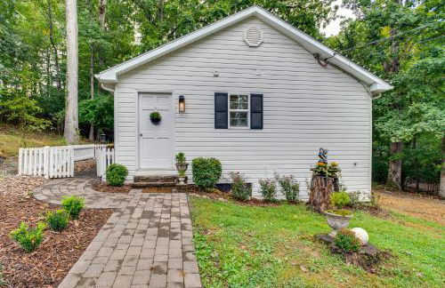 Idyllic Cave Spring Studio with Patio and Fire Pit! - Foto 19