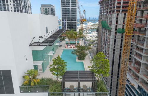 Modern Chic 1BR Downtown with Rooftop Pool & Views - Foto 22