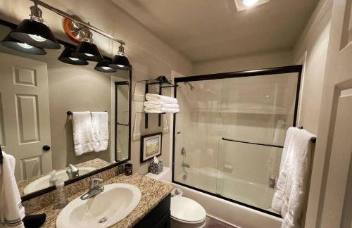 Waterfront Condo, 25ft from riverwalk, Pool & HotTub - Foto 9