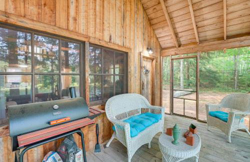 Riverfront Greenbush Studio with Porch and Views! - Foto 2