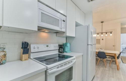 Coastal Paradise Condo with 2 Bedrooms and Pool - Foto 8