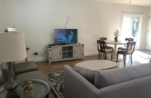 Modern, Upscale, and New Blue Bungalow in the heart of Downtown St Augustine - Foto 16