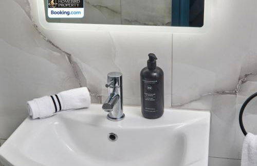 Beautiful 3BDR House By Homebird Property Management Short Lets & Serviced Accommodation Leeds With Free Parking & Free WiFi - Foto 58