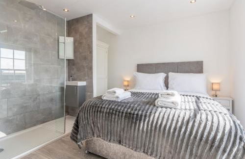 4-Bedroom Seafront House in Southend Sea Views - Pass the Keys - Foto 28