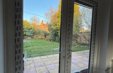 2BR Comfortable Spacious Furnished Property with Parking - Foto 16