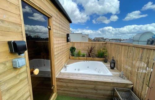 Shoreditch Cinema & Sauna retreat- 2BDR House with Garden & Games Room - Sleeps 6 - Photo 31
