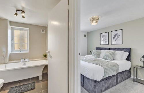 Cozy Riverside Cottage in Hertford Town with Parking - Foto 11