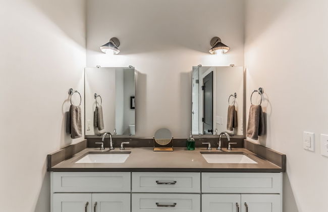 Chic Townhome for 10 W/rooftop - Foto 19