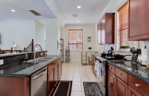 Luxury Home Minutes to Downtown Close to Everything Nice - Foto 8