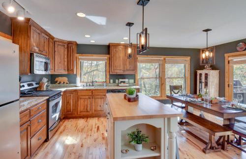 Burton on the Rocks Lake Retreat with Hot Tub! - Foto 12