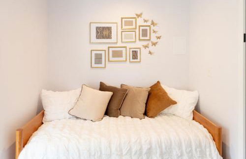 Styled, cozy residential retreat near town center - Foto 15