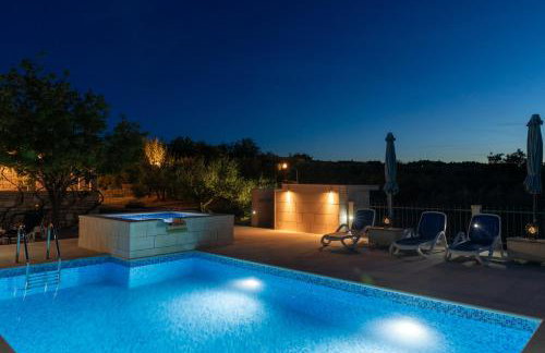 VILLA AGAPE - Three bedroom villa on 15k m2 olive grove - Incredible 360 view - Free parking - Private pool and jacuzzi - Foto 55