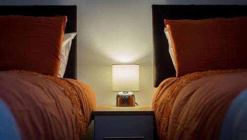 4 Bed Detached Home-Gloucester-Sleeps 10-Parking for 3-Work or Leisure - Foto 4