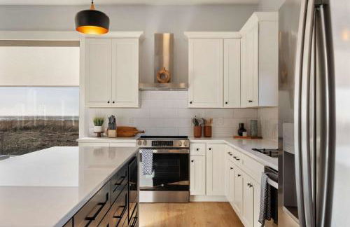 Brand-New Beach Retreat Hot Tub Sleeps 13 - Foto 12