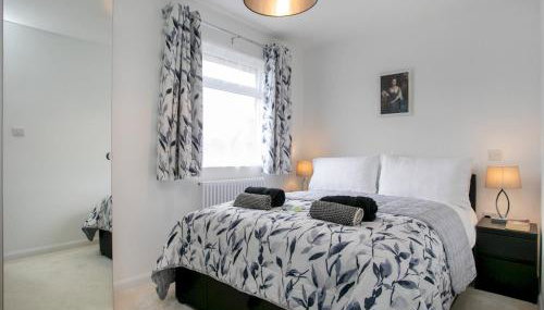 Charming Home - Free Parking - Private Garden - Pass the Keys - Foto 2