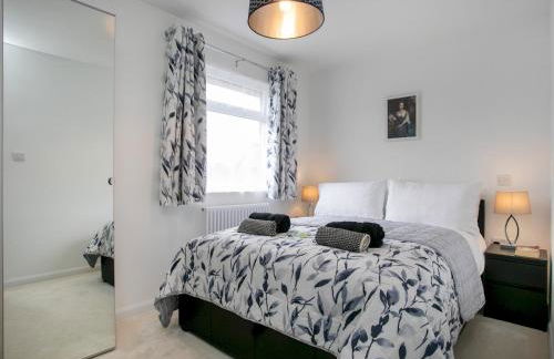 Charming Home - Free Parking - Private Garden - Pass the Keys - Foto 2