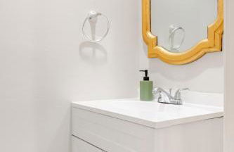 Stylish 3BR Townhouse with Backyard,and Easy Parking - Photo 22